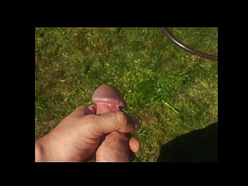 ❤️ Varma varmulo iĝas sian rozkoloran fikigon kaj ŝprucas kun ŝprucaĵo en somera ĝardeno ️ Hejmfarita porno ĉe ni ❤